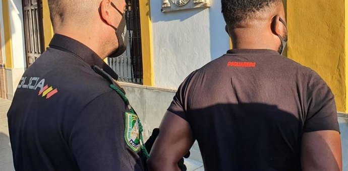 Detención de un varón acusado de un delito ambiental por parte de la Unidad de Policía adscrita a la Comunidad Autónoma.