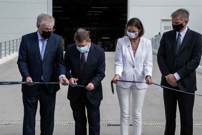 El Presidente De Castilla-La Mancha, Emiliano García-Page, Junto A La Ministra De Industria, Reyes Maroto