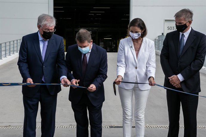 El Presidente De Castilla-La Mancha, Emiliano García-Page, Junto A La Ministra De Industria, Reyes Maroto