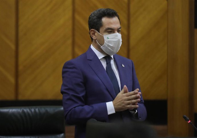 Archivo - El presidente de la Junta, Juanma Moreno, en el Parlamento (Fotografía de archivo) 