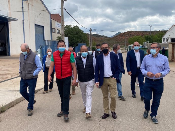 El presidente del PP de Aragón, Luis María Beamonte, de visita en las Cuencas Mineras.