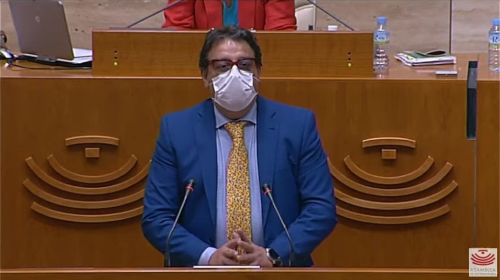 El vicepresidente segundo y consejero de Sanidad y Servicios Sociales de la Junta, José María Vergeles, en su comparecencia en la Asamblea para informar sobre el pliego del nuevo servicio de ambulancias en la comunidad