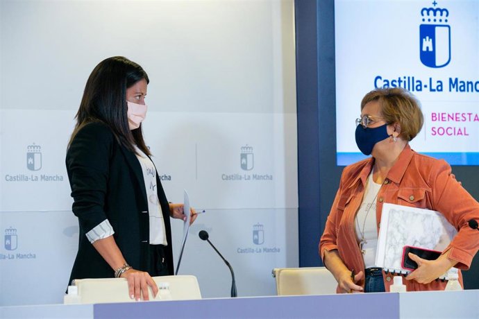 La consejera de Bienestar Social, Bárbara García Torijano, ha informado, en rueda de prensa, de la resolución de la convocatoria de subvenciones con cargo a la asignación tributaria del IRPF.