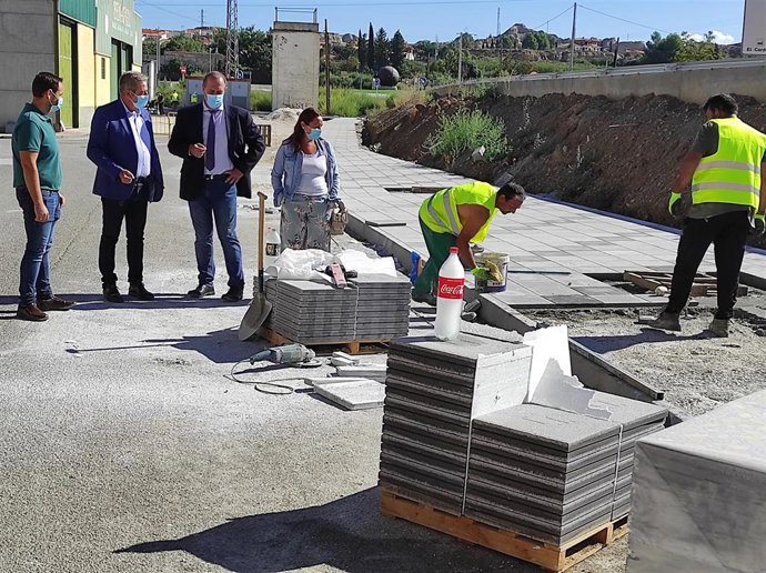 La Junta y el Ayuntamiento visitan el polígono industrial El Cordiví, en Benalúa