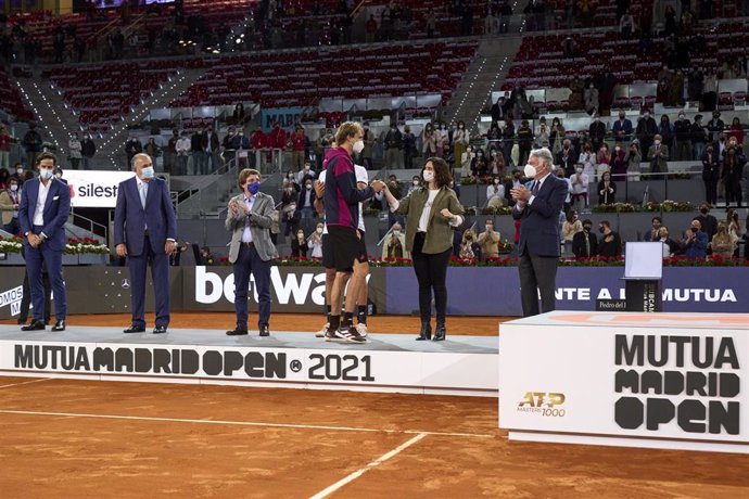 Archivo - Ayuso y Almeida asisten a la final del Mutua Madrid Open.
