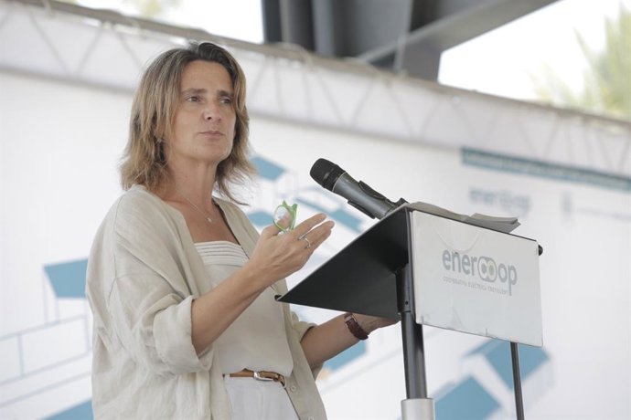 La vicepresidenta y ministra para la Transición Ecológica y el Reto Demográfico, Teresa Ribera, durante la clausura del acto Comunidades energéticas: participación ciudadana en la transición energética en Crevillent (Alicante)
