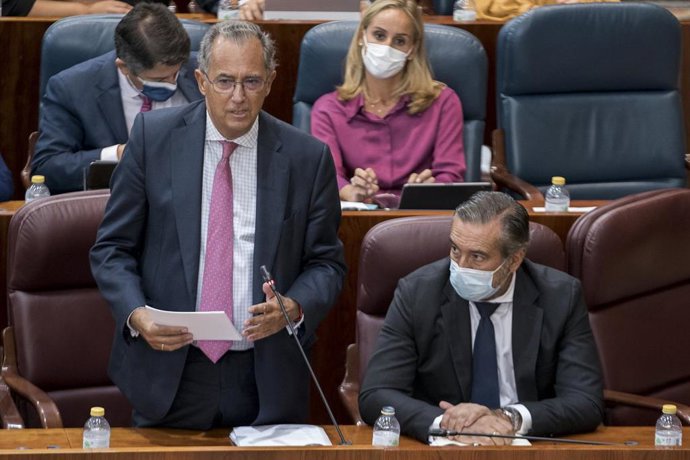 El consejero de Educación, Ciencia y Universidades de la Comunidad de Madrid, Enrique Ossorio, durante una sesión de control al Ejecutivo autonómico, en la Asamblea de Madrid.