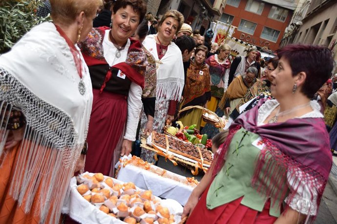Archivo - Foto de archivo de la Ofrenda de Frutos a la Virgen del Pilar, en Zaragoza.