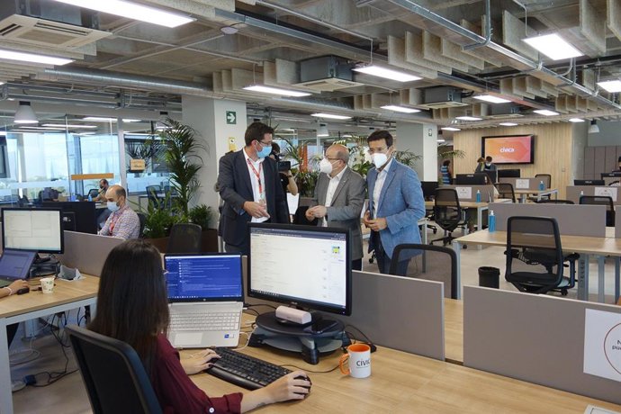 Visita del Ayuntamiento a la empresa Civica Software