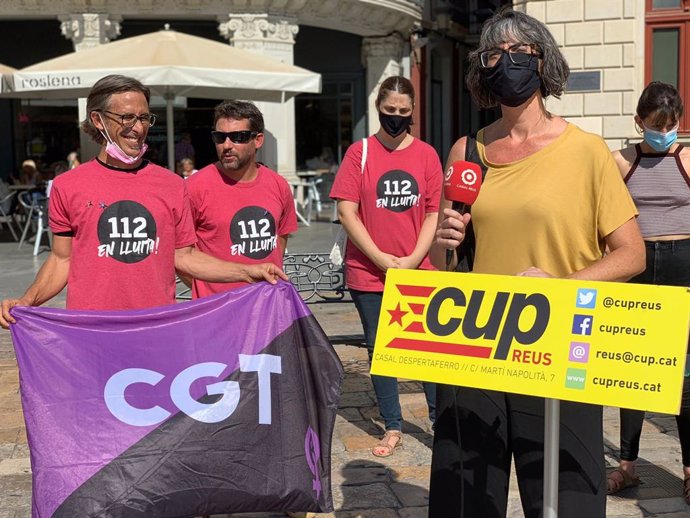 Membres de la CUP durant la intervenció a Reus (Tarragona)