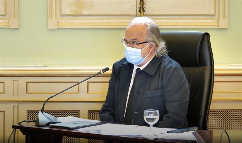 El director general de IB3, Andreu Manresa, responde a las preguntas de los diputados en la Comisión de Control sobre IB3.