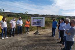 El director general de Carreteras, Bizén Fuster, ha visitado las obras de mejora de carreteras en Fornillos.