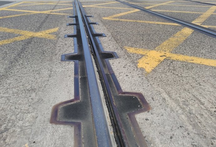 Chaqueta aislante de carril por la que Metrotenerife opta a los premios 'Global Light Rail'