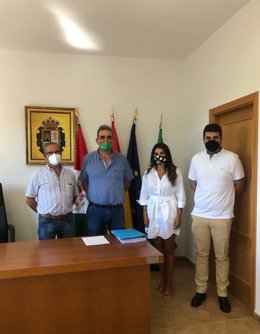 La delegada territorial de Turismo de la Junta en Málaga, Nuria Rodríguez, visita Sedella