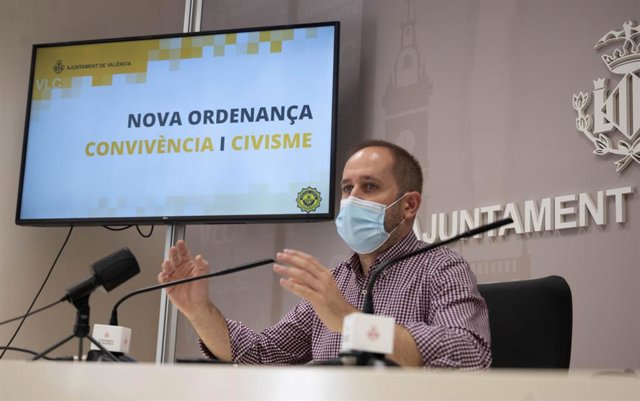 El concejal de Protección Ciudadana en València, Aarón Cano, en la presentación de la nueva Ordenanza de Convivencia y Civismo de la ciudad.