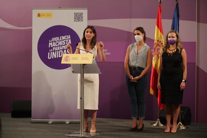Archivo - (I-D) La ministra de Igualdad, Irene Montero; la secretaria de Estado de Igualdad y contra la Violencia de Género, Noelia Vera, y la delegada del Gobierno contra la Violencia de Género, Victoria Rosell, durante la presentación de la Iniciativa