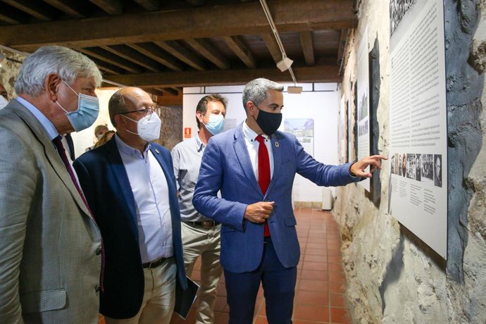 Zuloaga en la inauguración de una exposición sobre Giner de los Ríos