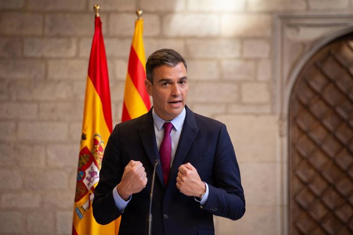 El presidente del Gobierno, Pedro Sánchez, ofrece una rueda de prensa en el Palau de la Generalitat tras reunirse con el president de la Generalitat y antes de que se celebre la segunda reunión de la mesa del diálogo entre el Gobierno central y el Gover