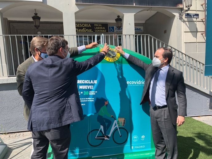 El Ayuntamiento de Madrid y Ecovidrio regalarán 30 minutos de BiciMAD a los abonados que reciclen envases de vidrio