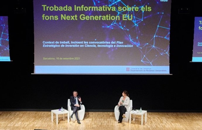 Archivo - El conseller de Economía y Hacienda, Jaume Giró, y la consellera de Investigación y Universidades, Gemma Geis