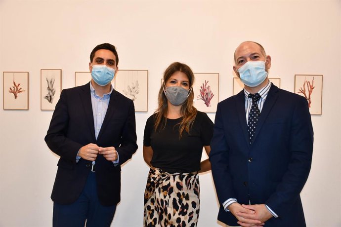 Berta Llonch, durante la presentación de su exposición en la Sala Rivadavia de la Diputación de Cádiz.