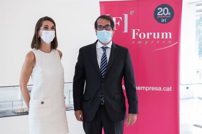 Yasmina Vilagrasa, miembro de Forum 2021 y el country manager de BBVA España, Peio Belausteguigoitia.