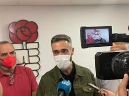 El coordinador del Equipo de Impulso para la Escucha Activa y Dinamización de Propuestas del PSOE de Andalucía, Felipe Sicilia, en Huelva.