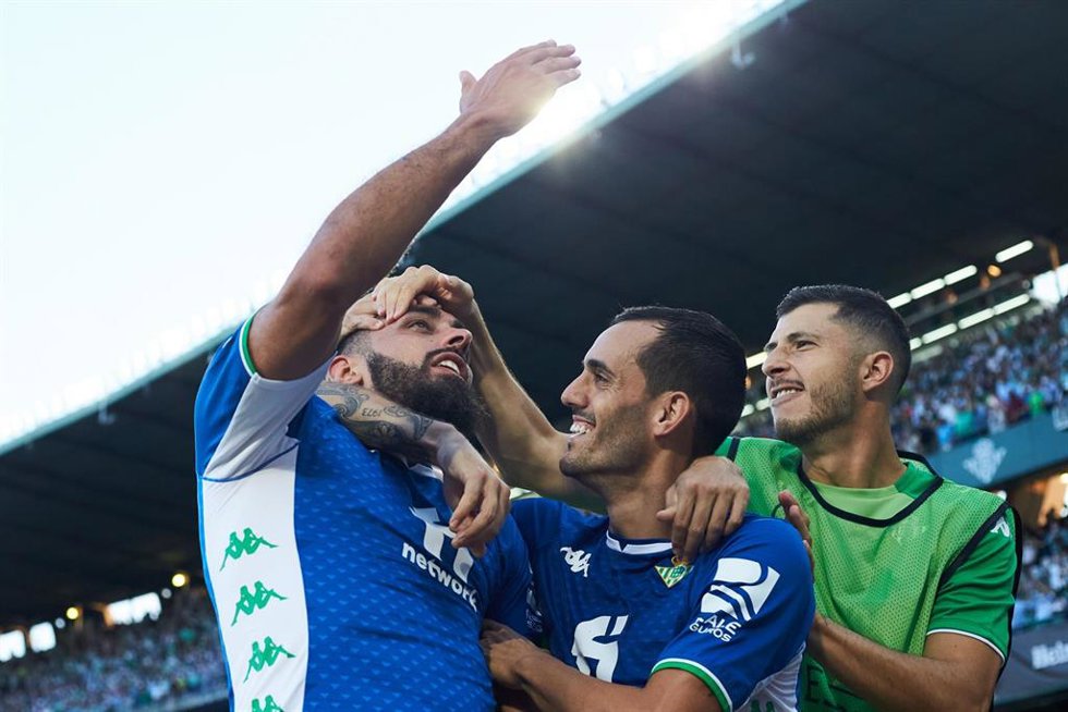 Borja Iglesias celebra un gol ante el Celtic, el tercero del Betis en su estreno europeo