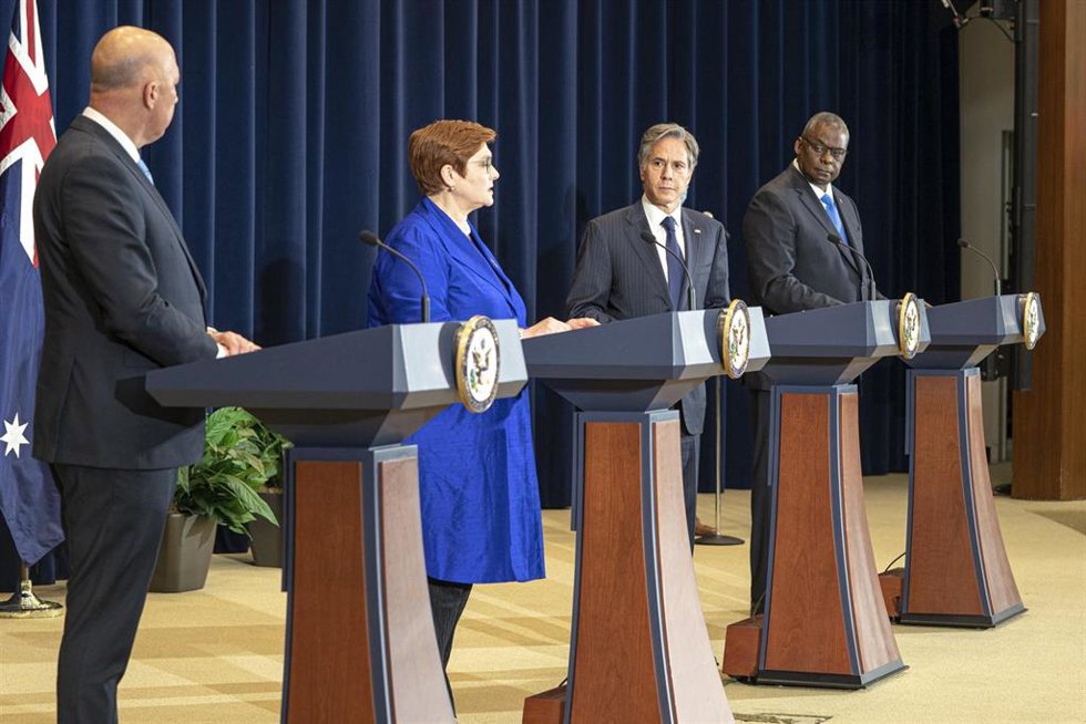 El ministro de Defensa australiano, Peter Dutton, la ministra de Exteriores australiana, Marise Payne, el secretario de Estado estadounidense, Antony Blinken, y el secretario de Defensa estadounidense, Lloyd Austin, celebran una rueda de prensa.