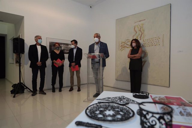La sala de arte El Brocense de Cáceres celebra su 40 aniversario con una exposición retrospectiva de su trayectoria