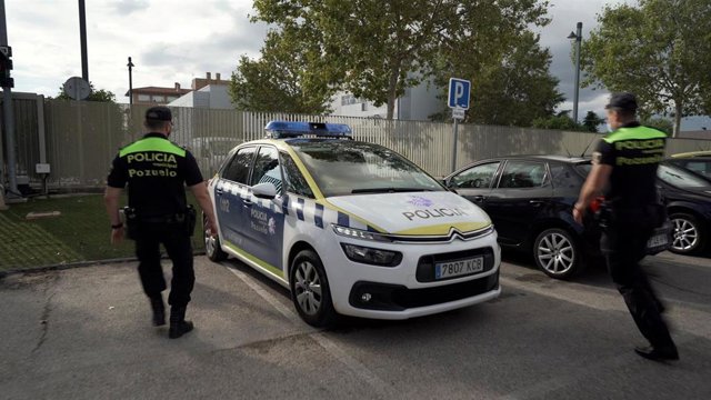Archivo - Agentes de policía local en Pozuelo de Alarcón