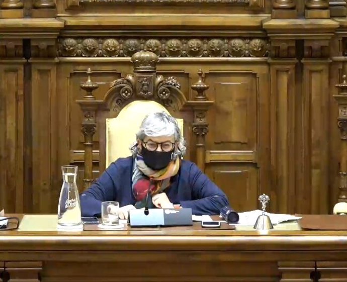 Archivo - Ana González (PSOE), alcaldesa de Gijón, durante un Pleno Municipal