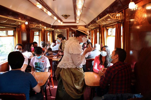 Los ferrocarriles españoles homenajean a los sanitarios en la campaña de otoño del Tren de la Fresam