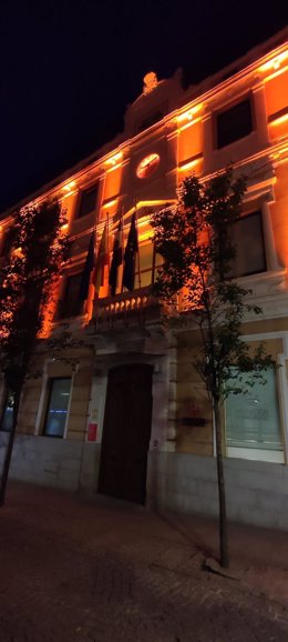 La Diputación de Badajoz se ilumina de naranja por el Día de la Seguridad del Paciente