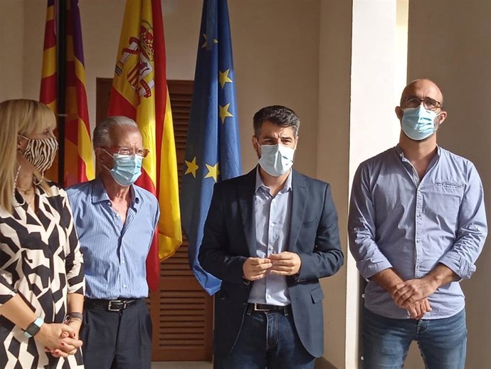 Firma del convenio del Hospicio de Felanitx.