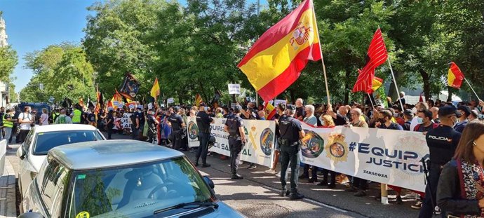 La plataforma Jusapol vuelve a concentrarse frente al Ministerio del Interior para pedir una equiparación salarial real