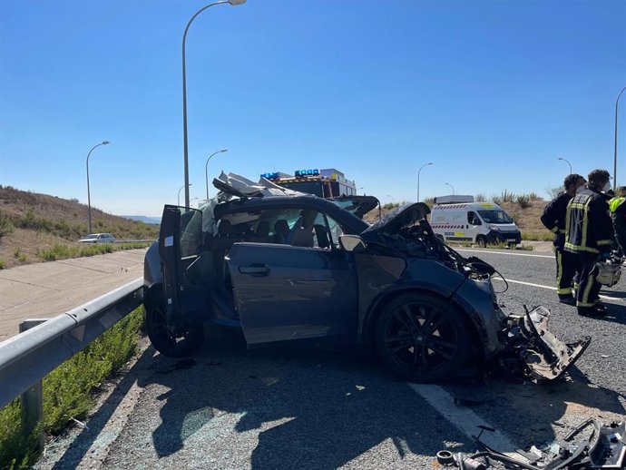 Herido muy grave el conductor de un coche que chocó contra un camión en la M-50