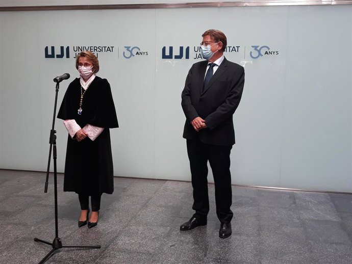Ximo Puig junto a la rectora de la UJI, Eva Alcón