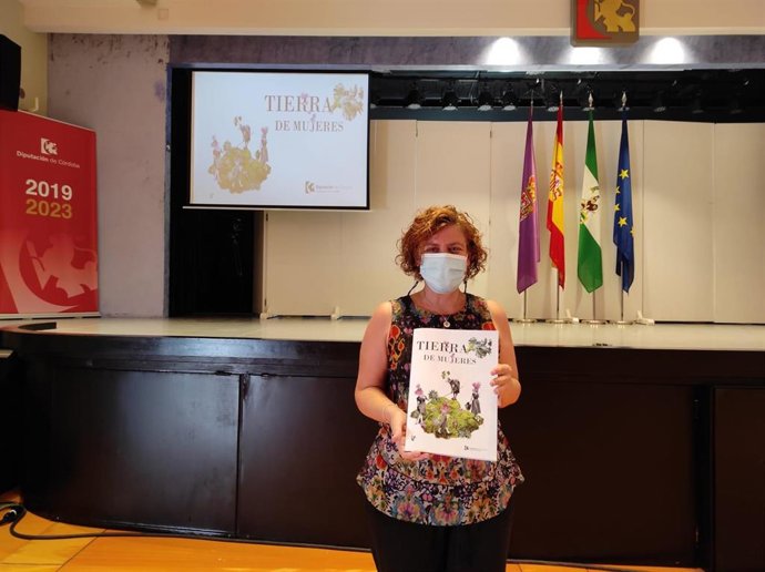 La delegada de Igualdad de la Diputación de Córdoba, Alba Doblas, en la presentación de 'Tierra de Mujeres'.