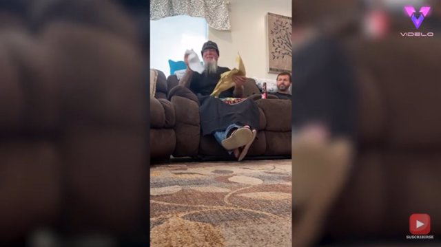 Este vídeo recoge la emocionante reacción de este abuelo a descubrir que su nieto se llamará igual que él