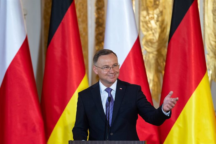 Archivo - 17 June 2021, Poland, Warsaw: Polish President Andrzej Duda speaks during a press conference with German President Frank-Walter Steinmeier (not pictured) after their meeting at the Royal Castle. Photo: Bernd von Jutrczenka/dpa