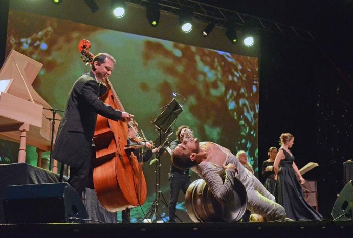 Actuación de La Fura dels Baus en el Centro de Arte y Naturaleza de Huesca