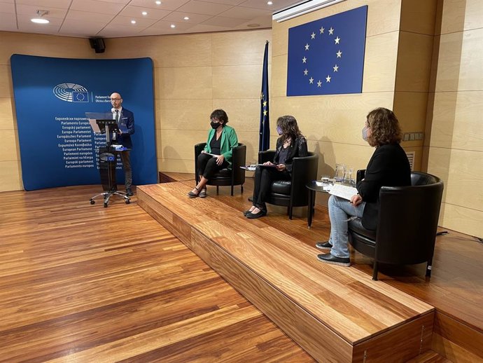 Diálogo de la Oficina del Parlamento Europeo en Barcelona con la consellera Tnia Verge y la eurodiputada Diana Riba sobre la catalogación de la violencia de género como delito grave