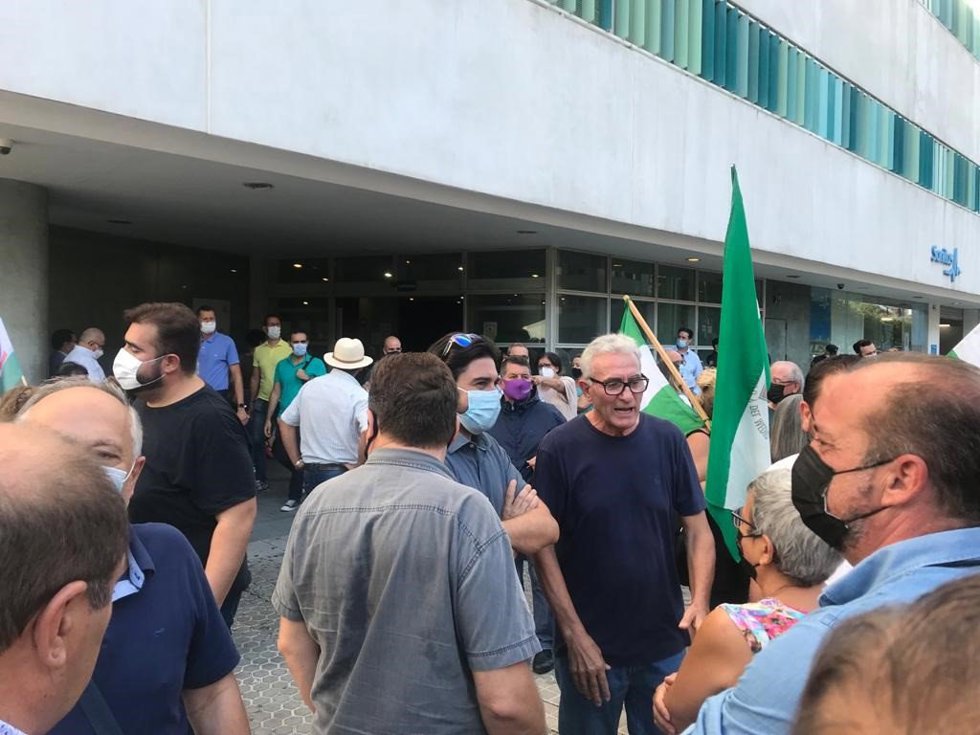 Cañamero en los aledaños del edificio Noga