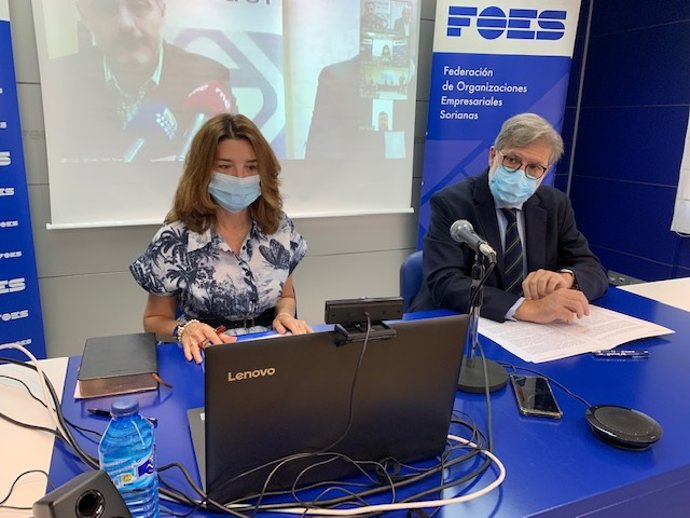 La directora general de FOES, María Ángeles Fernández, y el presidente, Santiago Aparicio, realizan una conferencia junto a las patronales de Cuenca y Teruel.