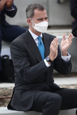 Archivo - El Rey Felipe VI, aplaude durante la inauguración del nuevo campus de Airbus, a 15 de abril de 2021, en Getafe, Madrid, (España). Este campus convierte a la región en la tercera con mayor superficie aeroespacial de Europa. La idea principal de