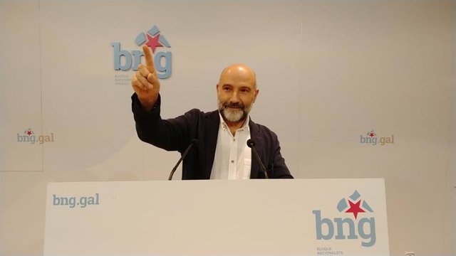 El diputado del BNG, Néstor Rego, en rueda de prensa