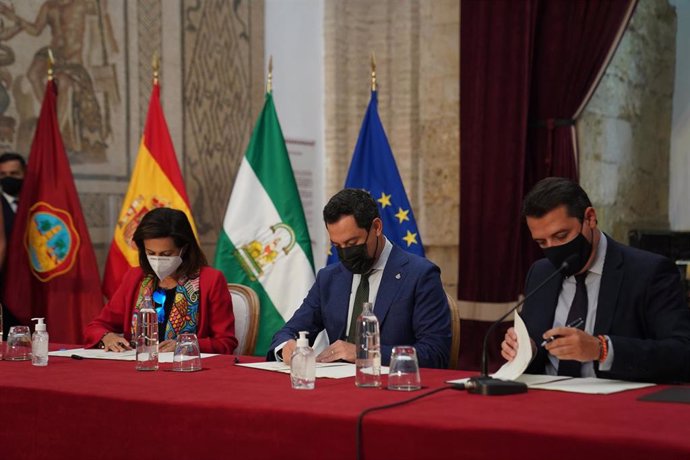 Firma del protocolo general de actuación y de convenio para el desarrollo del proyecto de la base logística del Ejército de Tierra 'General de Ejército Javier Varela' en Córdoba.