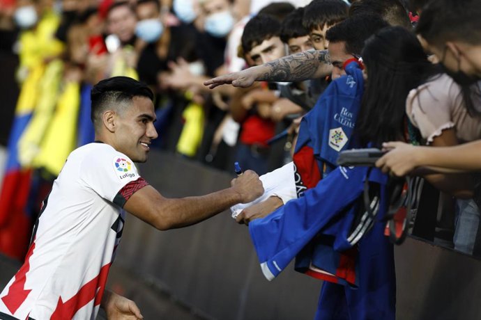El delantero colombiano Radamel Falcao en su presentación como nuevo jugador del Rayo Vallecano.