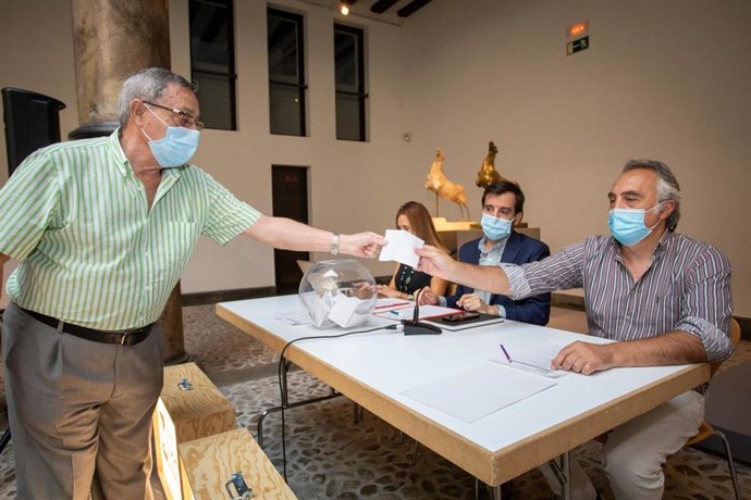 Sorteo de los grupos de la ofrenda de flores a la Virgen del Pilar 2021